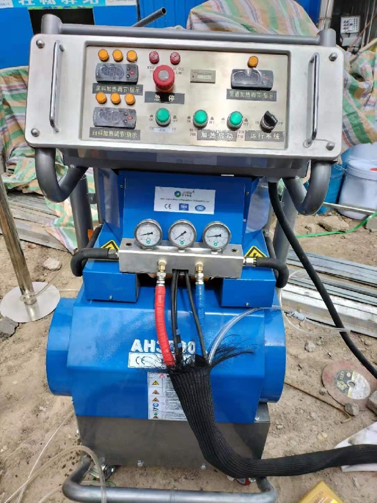 為什么于鏊選擇聚氨酯發(fā)泡機(jī)？