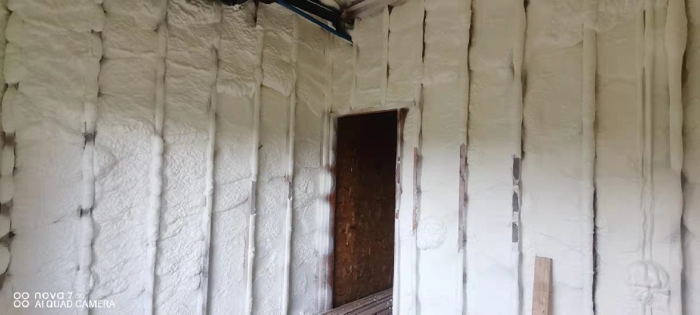 硬質(zhì)聚氨酯發(fā)泡材料做屋頂能否防水？